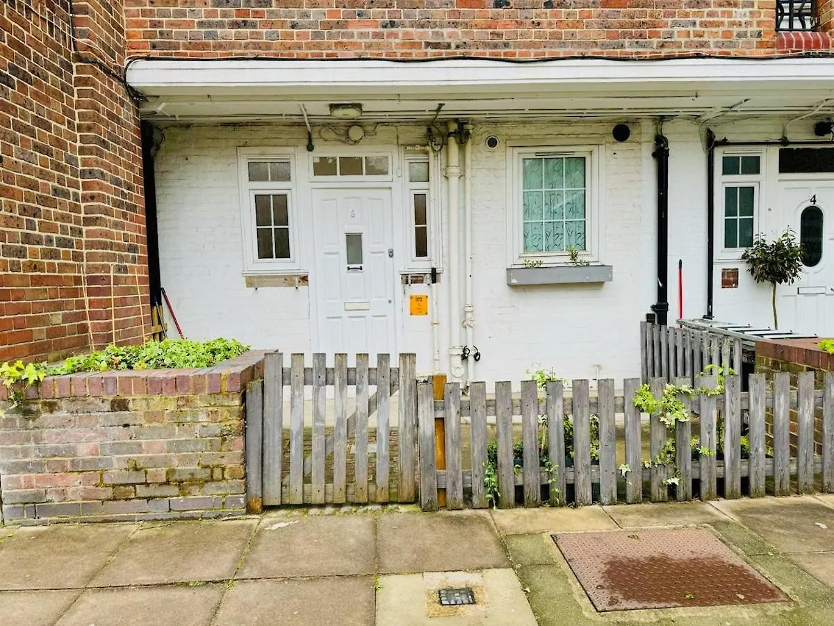 Apartment Entire Two Bedroom Central London 5 Mins To Metro