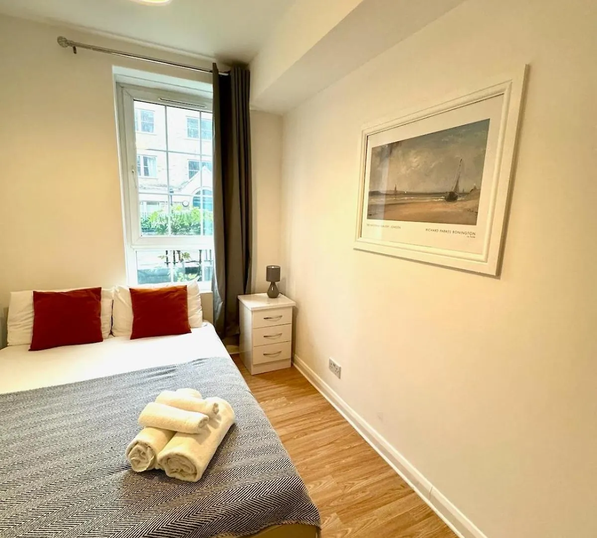 Entire Two Bedroom Central London 5 Mins To Metro