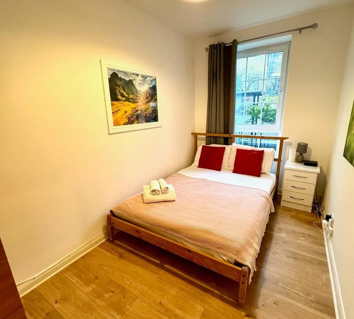 Apartment Entire Two Bedroom Central London 5 Mins To Metro